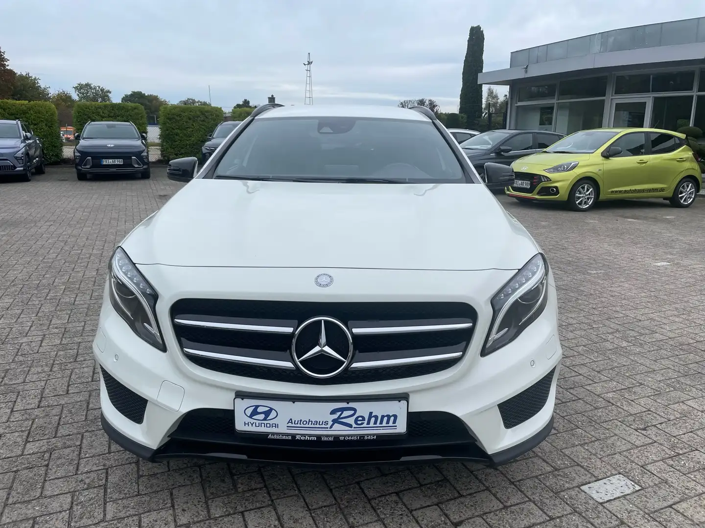 Mercedes-Benz GLA 220 GLA 220 CDI 4Matic AMG | RFK | Navi | Nightpaket Bílá - 2