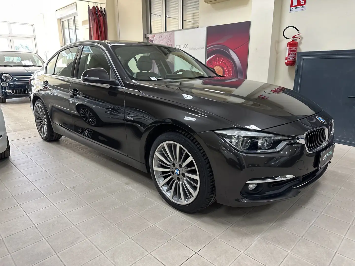 BMW 320 320d xDrive Luxury Šedá - 1
