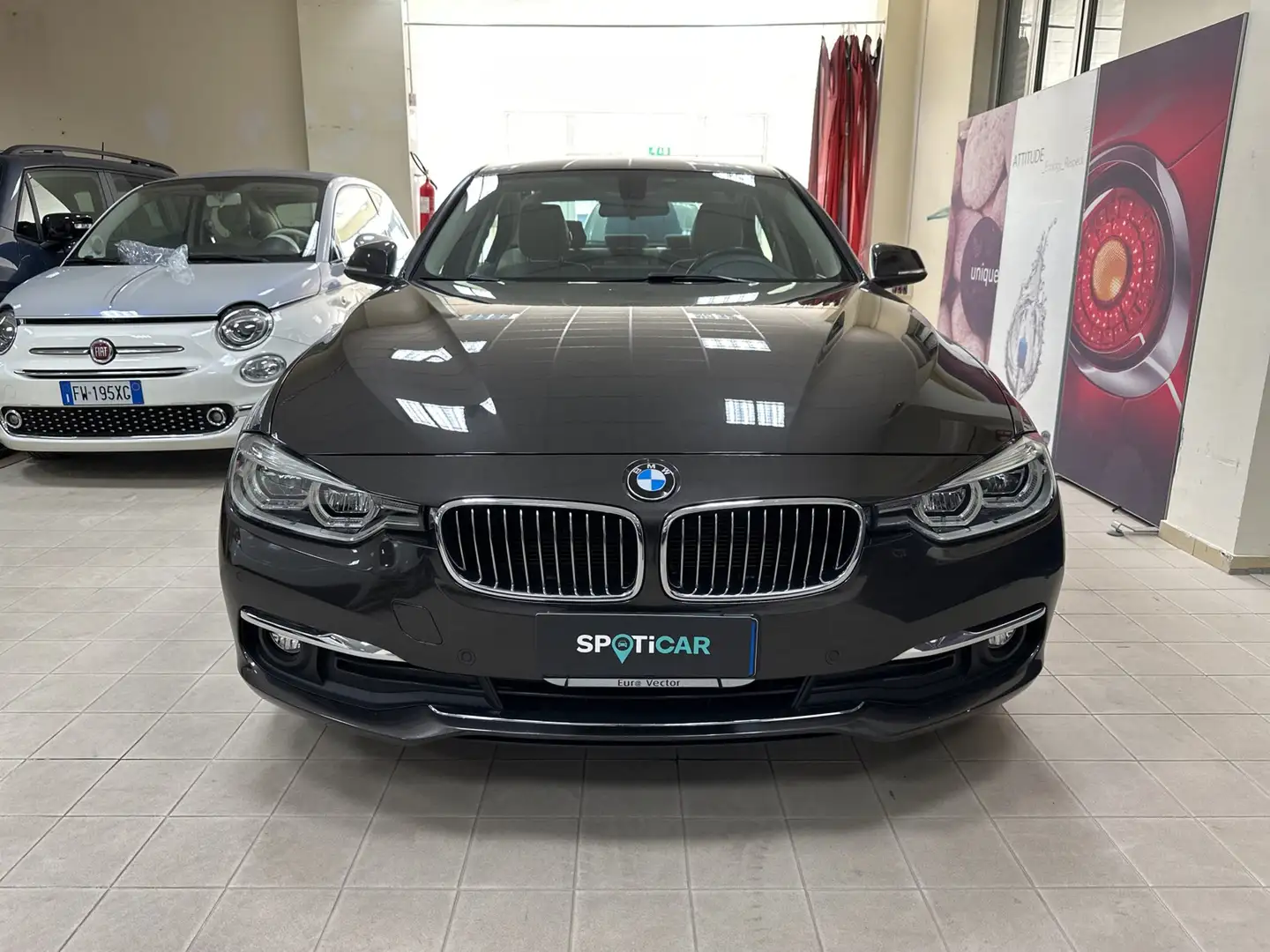 BMW 320 320d xDrive Luxury Šedá - 2