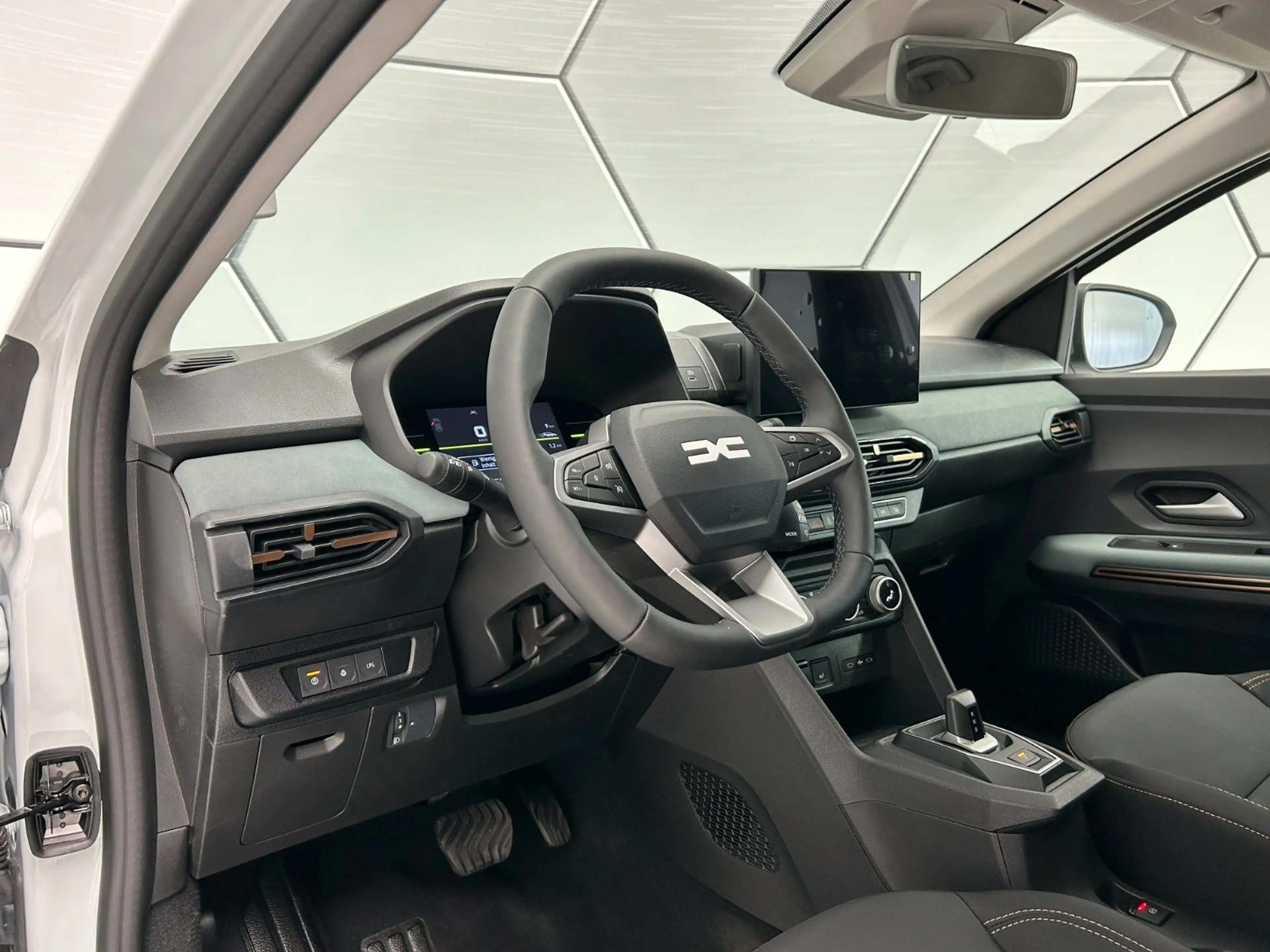 Dacia Jogger Extreme Eco-G 120 AT Winter/Driving 7-S — photo 11