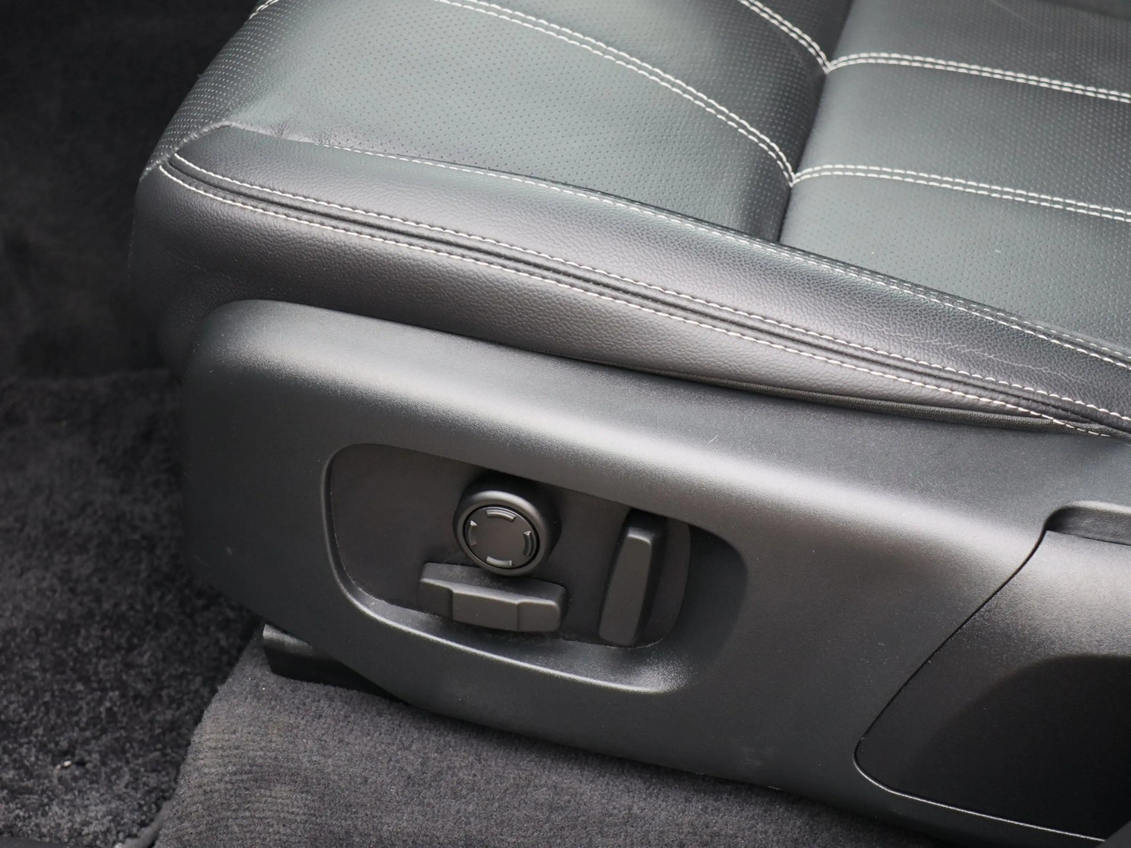 Land Rover Range Rover Velar P250 R-Dynamic SE Luftfederung, Black Pack — photo 11