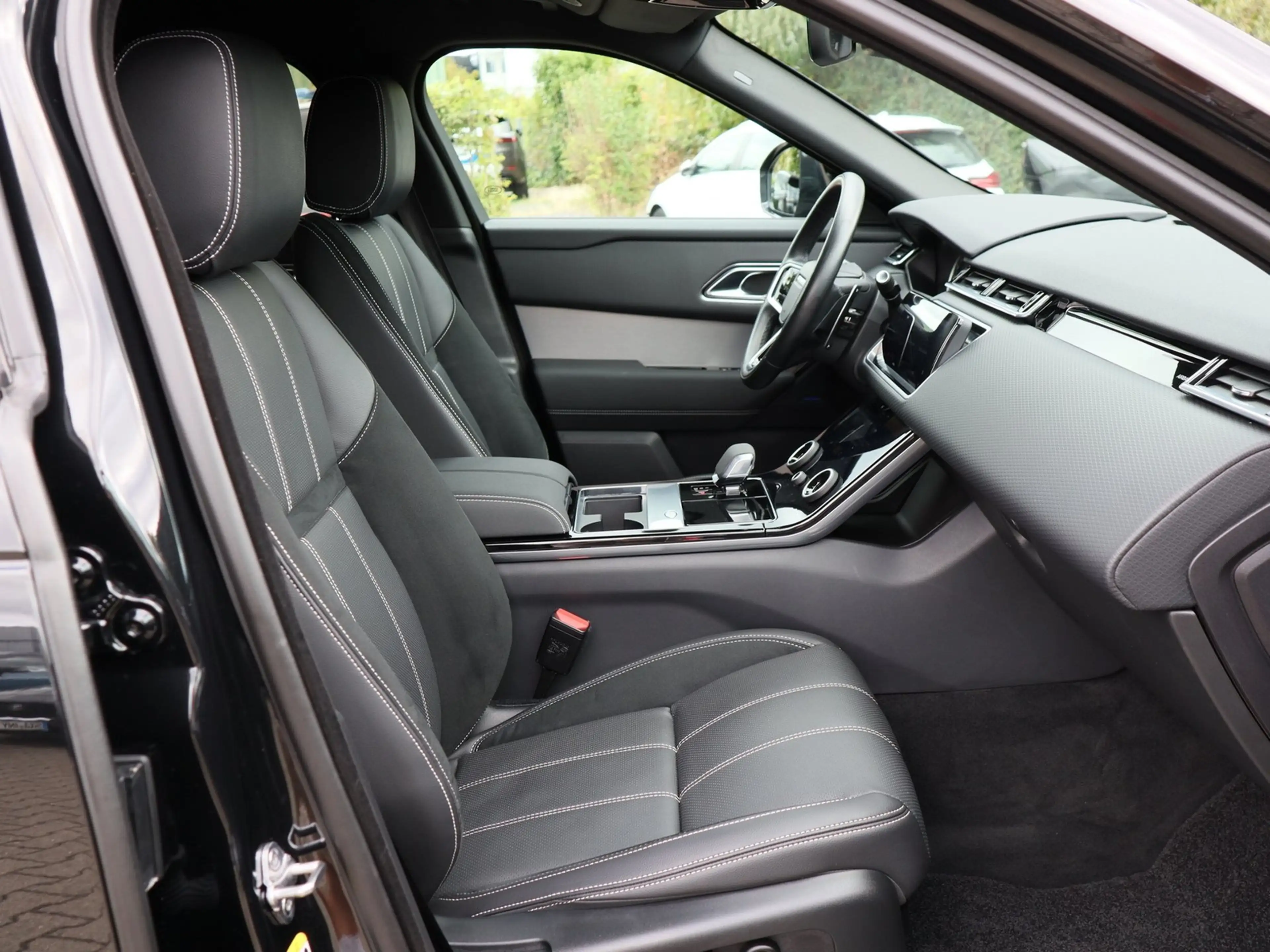 Land Rover Range Rover Velar P250 R-Dynamic SE Luftfederung, Black Pack — photo 3