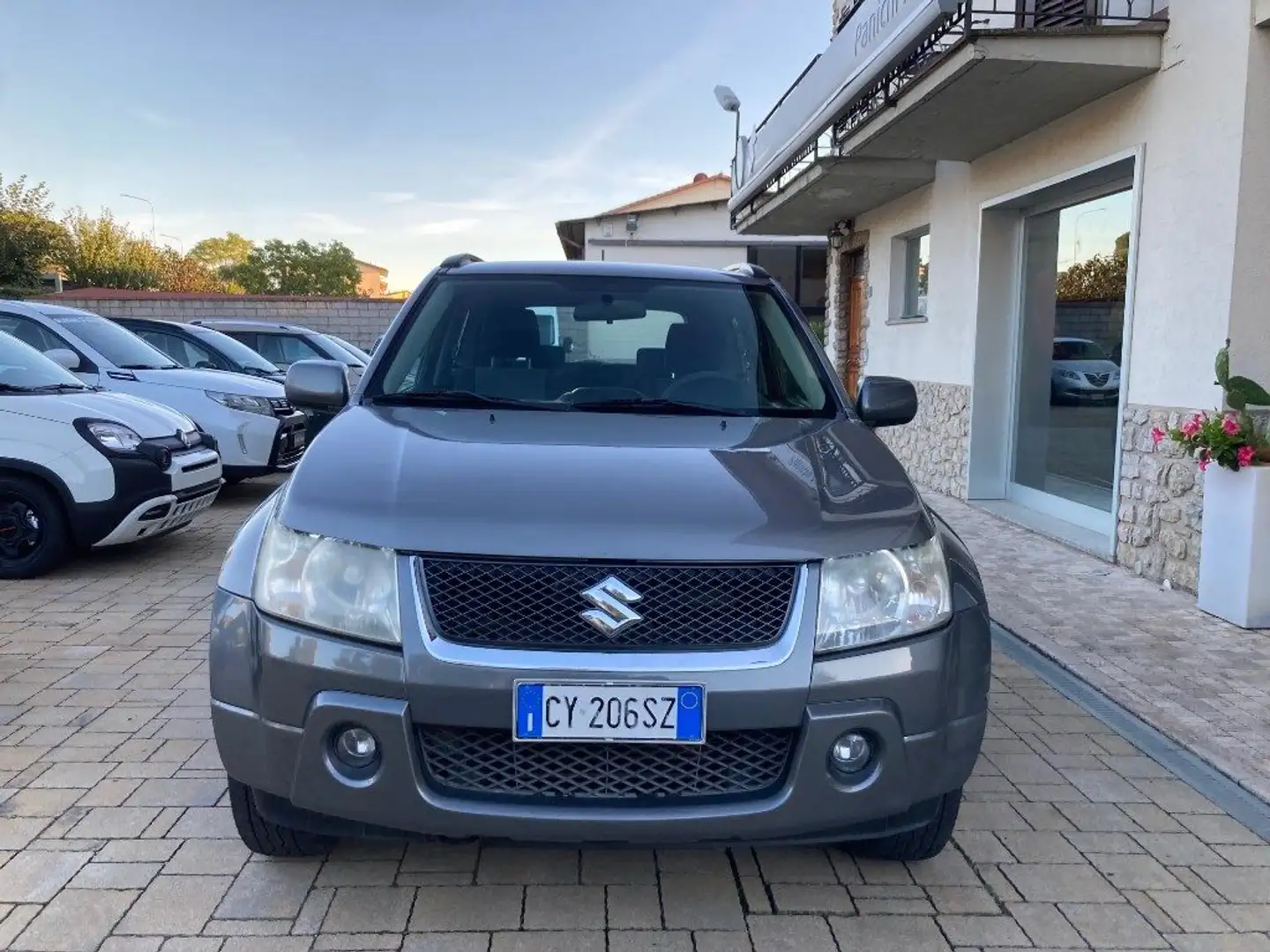 Suzuki Grand Vitara 1.9 DDiS 3 porte Gris - 2