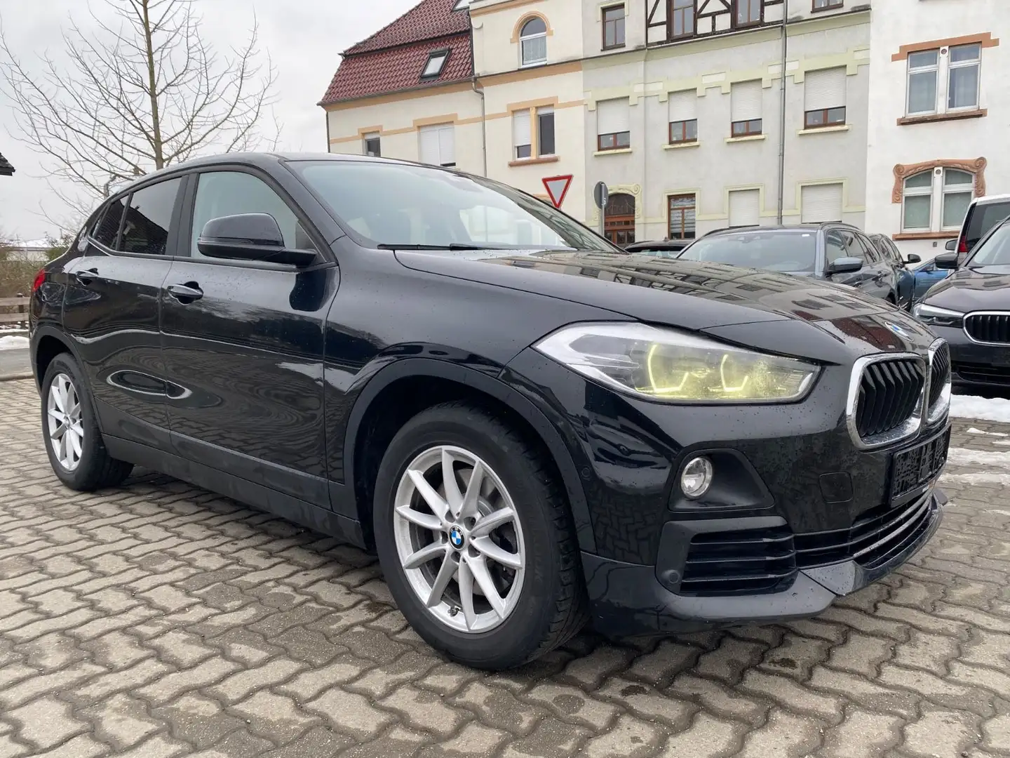 BMW X2 xDrive 25 Leder / Head-Up / Kamera / AHZV / Noir - 2