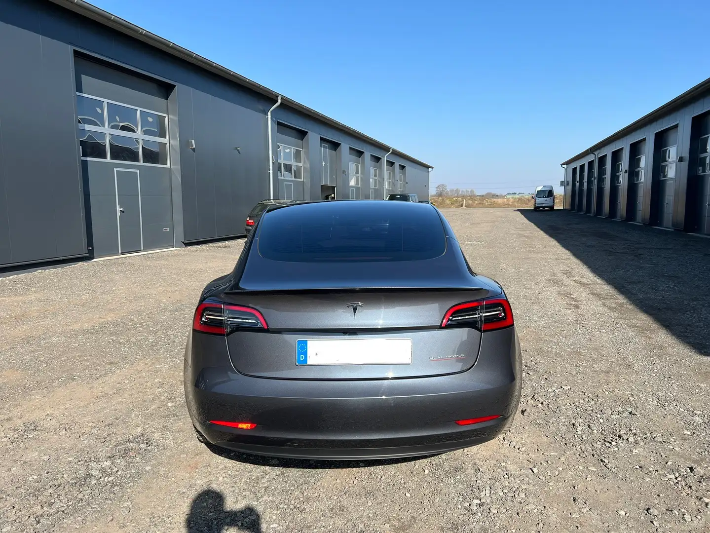 Tesla Model 3 Performance Dual Motor Grau - 2