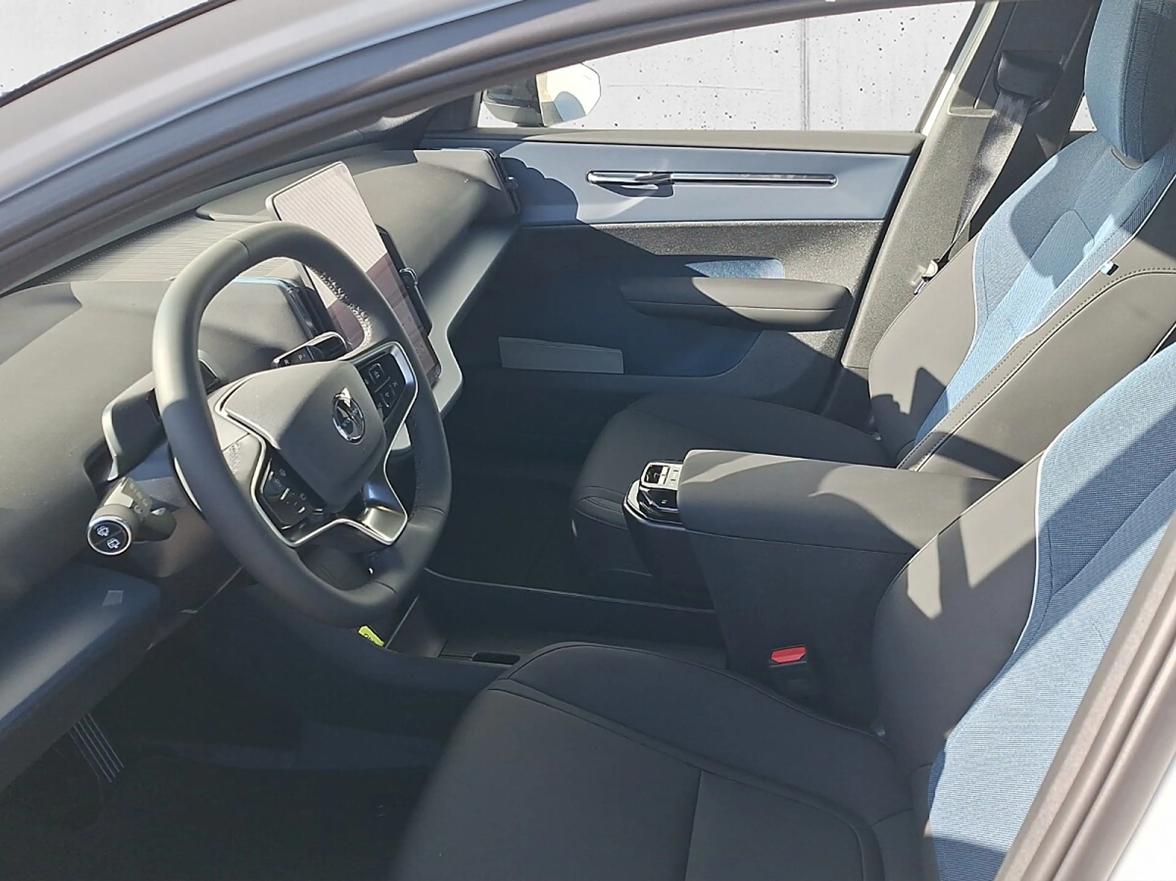 Volvo EX30 VOLVO EX30 P5 Long Range Ultra — photo 7