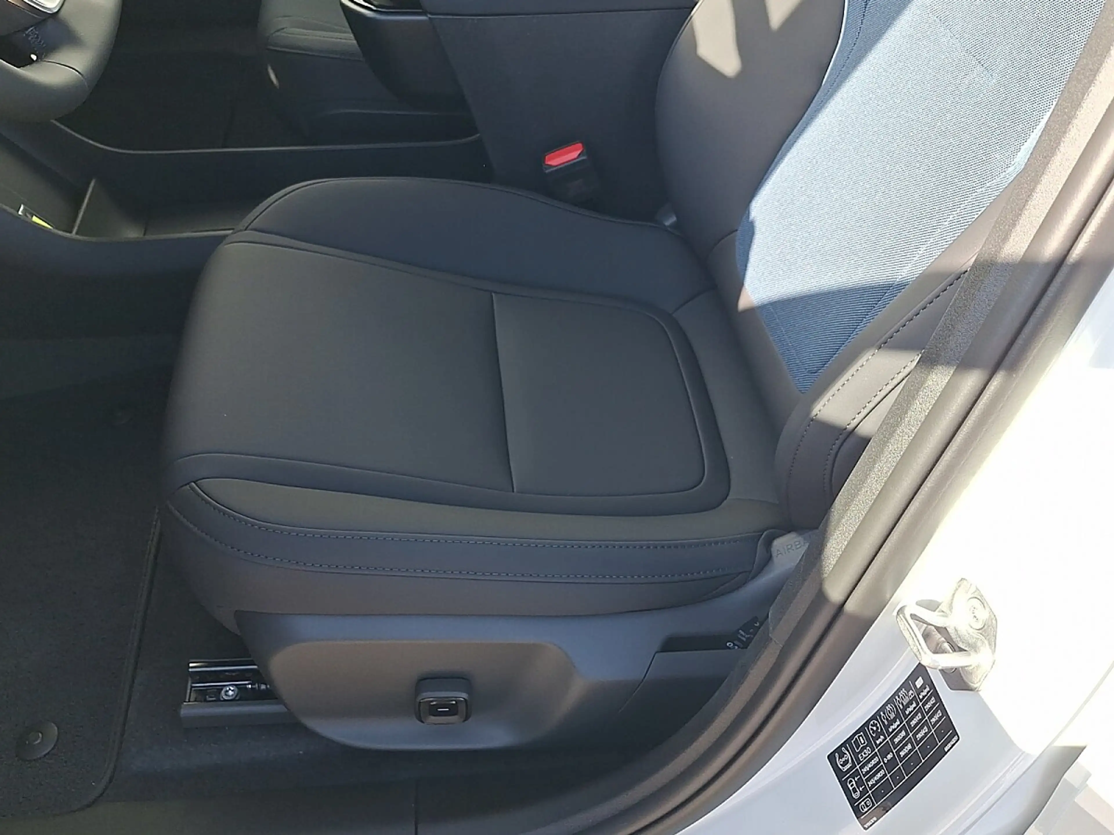 Volvo EX30 VOLVO EX30 P5 Long Range Ultra — photo 14