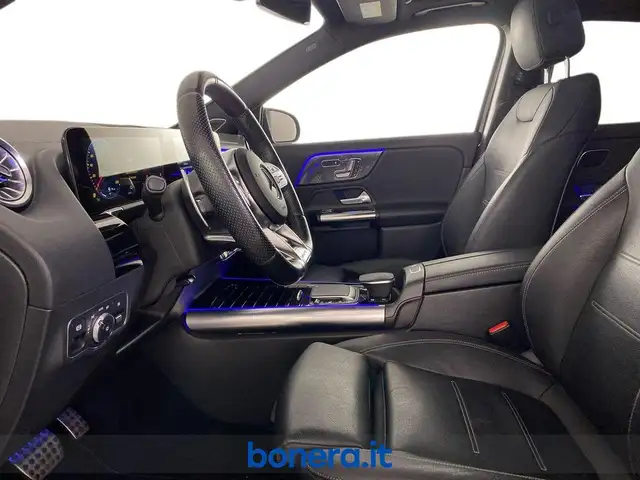 Mercedes-Benz GLA view 11