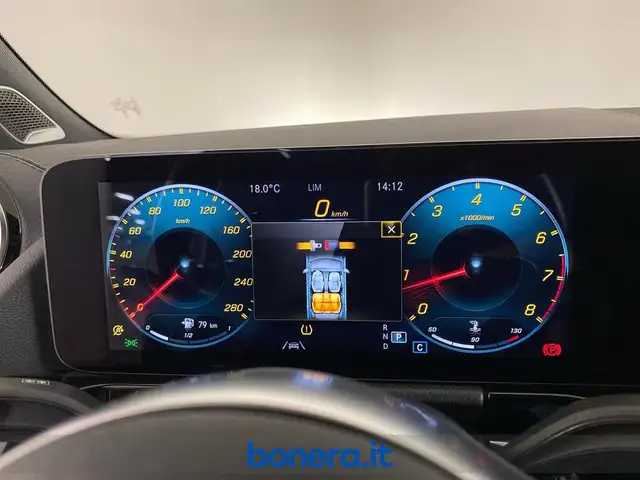 Mercedes-Benz GLA view 14