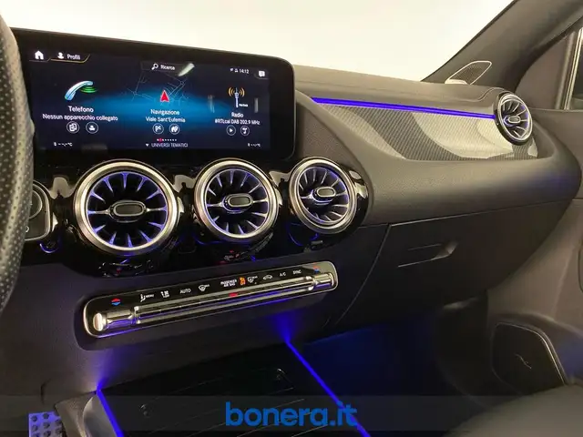 Mercedes-Benz GLA view 13