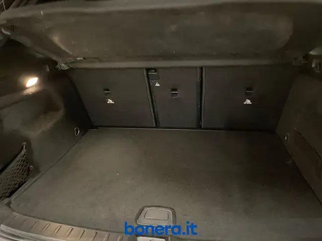 Mercedes-Benz GLA view 9