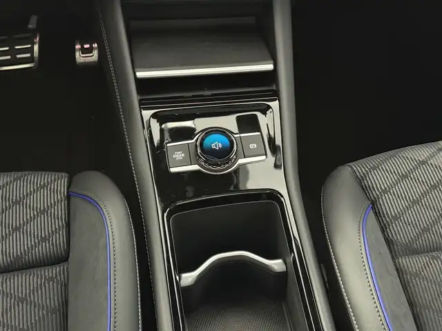 Volkswagen Tiguan view 12