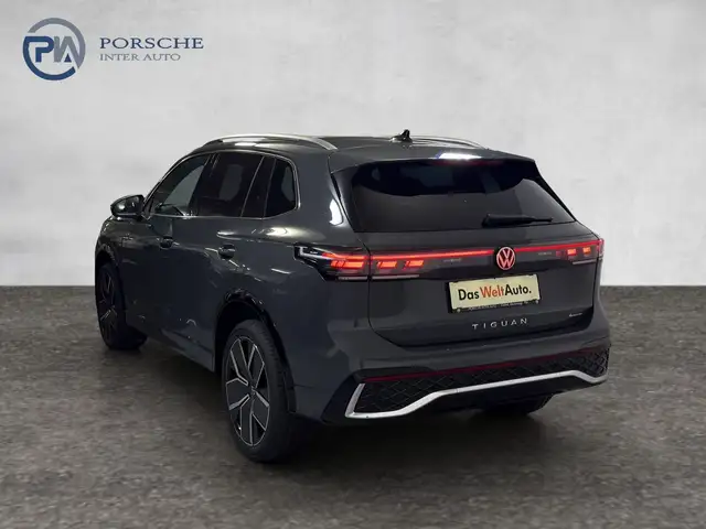 Volkswagen Tiguan view 4