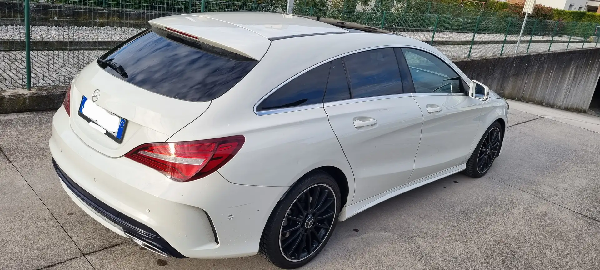 Mercedes-Benz CLA 220 CLA Shooting Brake 220 d (cdi) Premium auto Bianco - 2