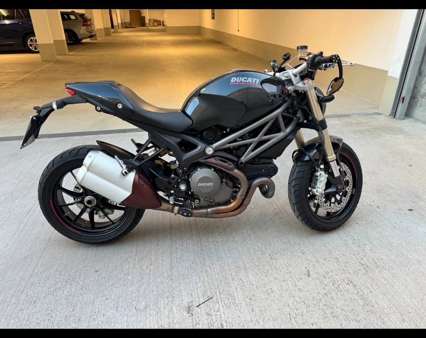 Ducati Monster 1100 Ducati Monster 1100 Evo Black Serie - 1
