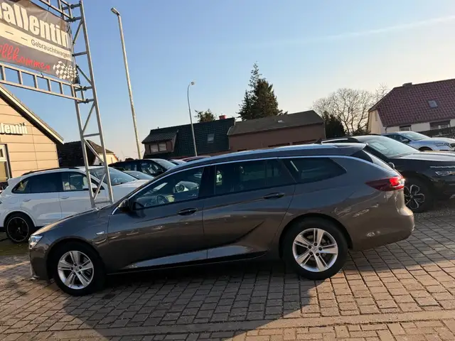 Opel Insignia view 4