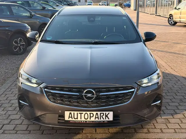 Opel Insignia view 2