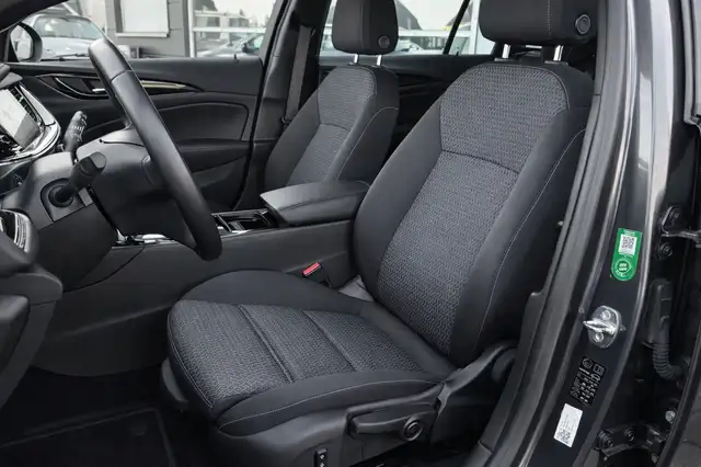 Opel Insignia view 8