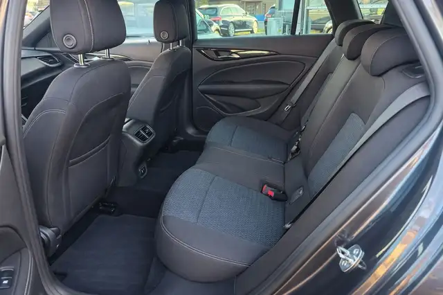 Opel Insignia view 9
