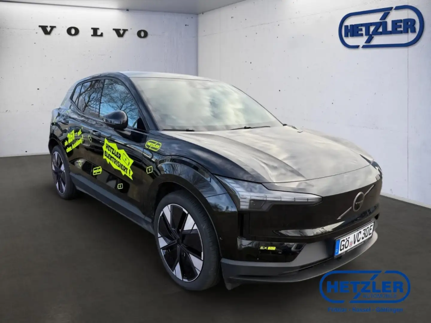 Volvo EX30 Ultra AWD Performance Pure Electric Twin StandHZG Schwarz - 2