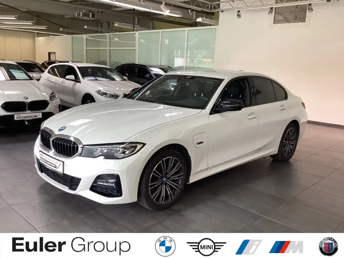 BMW 320 e Limousine A M Sport Navi PDC DAB Hifi LED 3-Z-Kl Weiß - 1