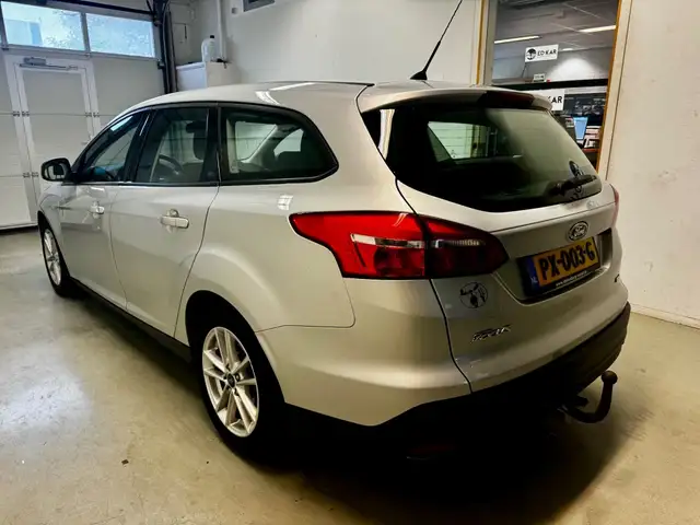 Ford Focus view 8