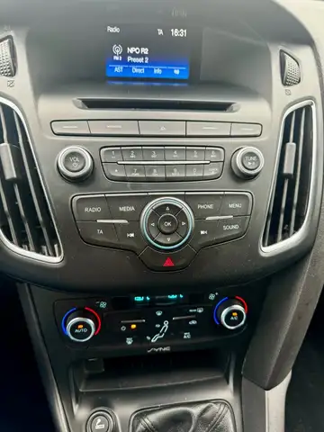 Ford Focus view 3
