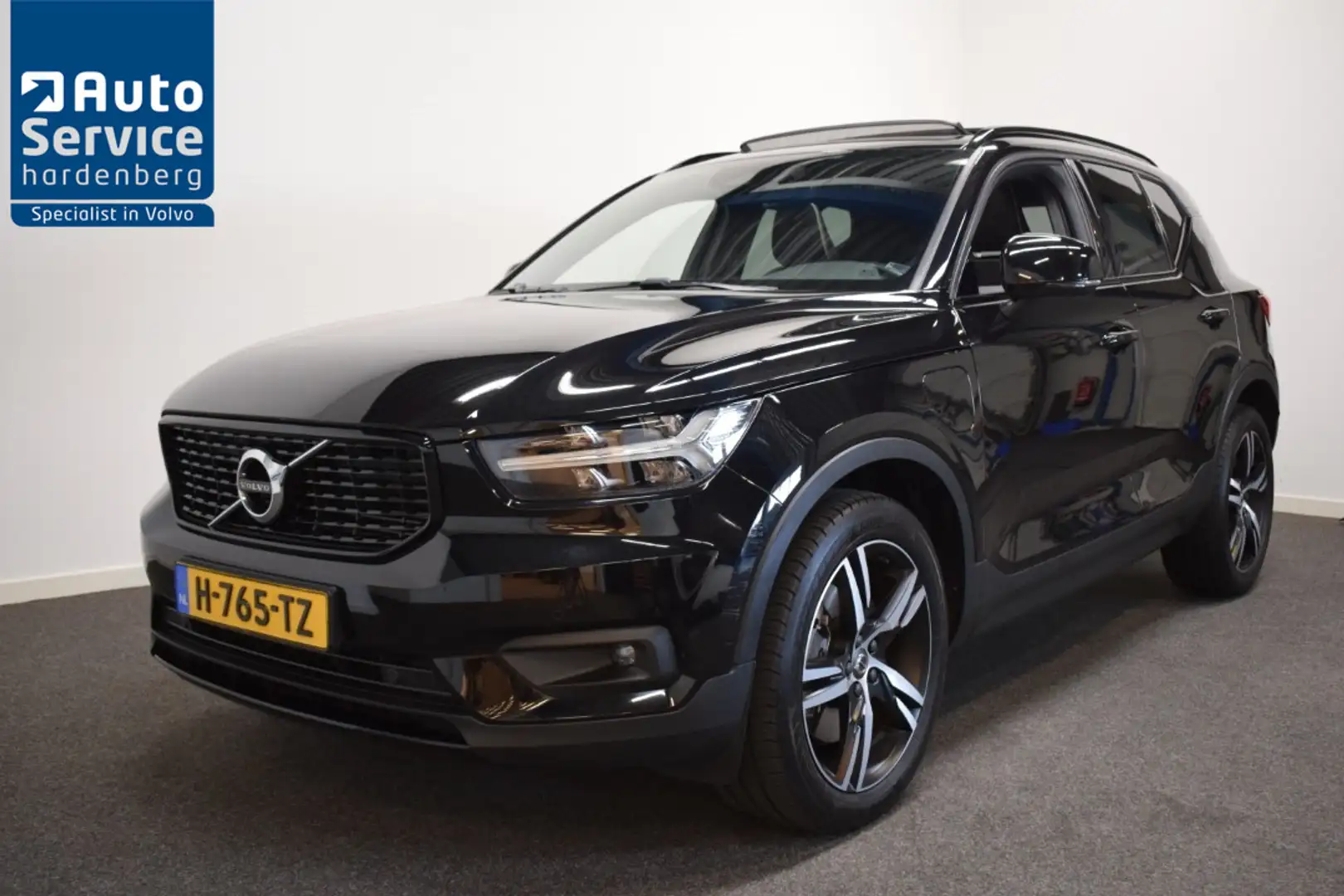 Volvo XC40 T5 261pk AUT7 Twin Engine R-Design Schuifdak/ Stuu Zwart - 1