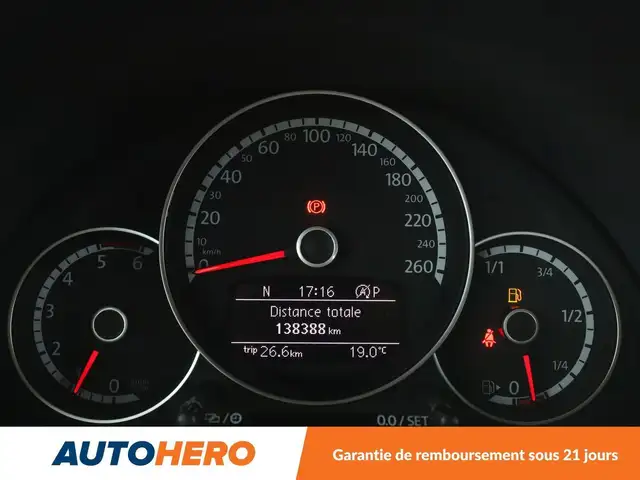 Volkswagen Beetle view 25