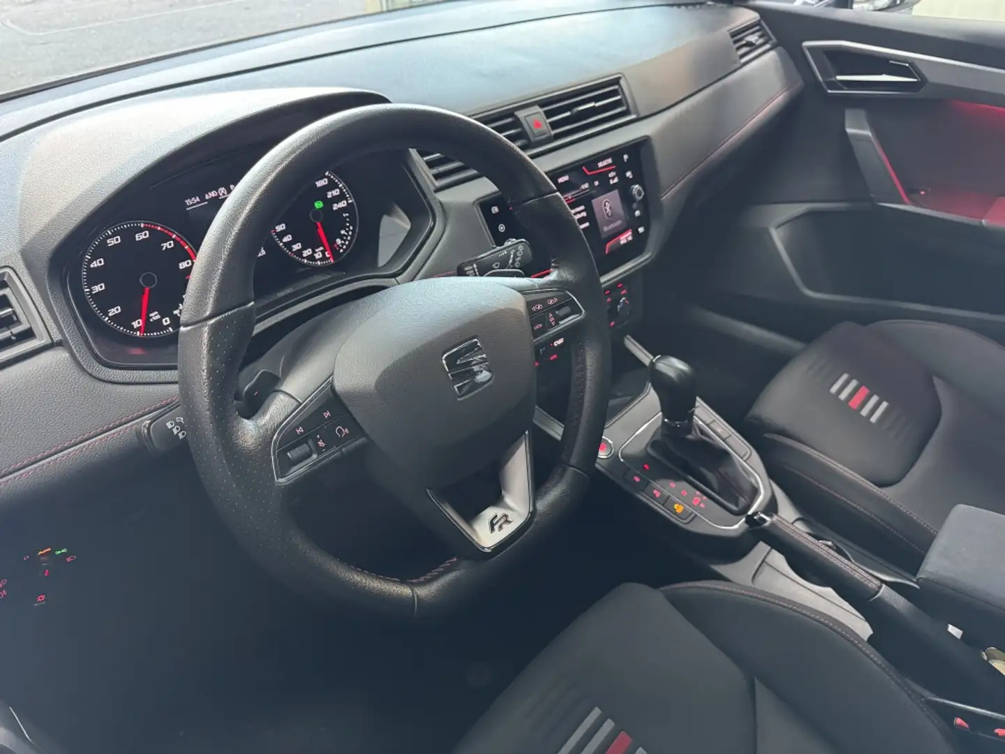 SEAT Ibiza 1.0 TSI FR DSG 116PK ACC KEYLESS CARPLAY Zwart - 2