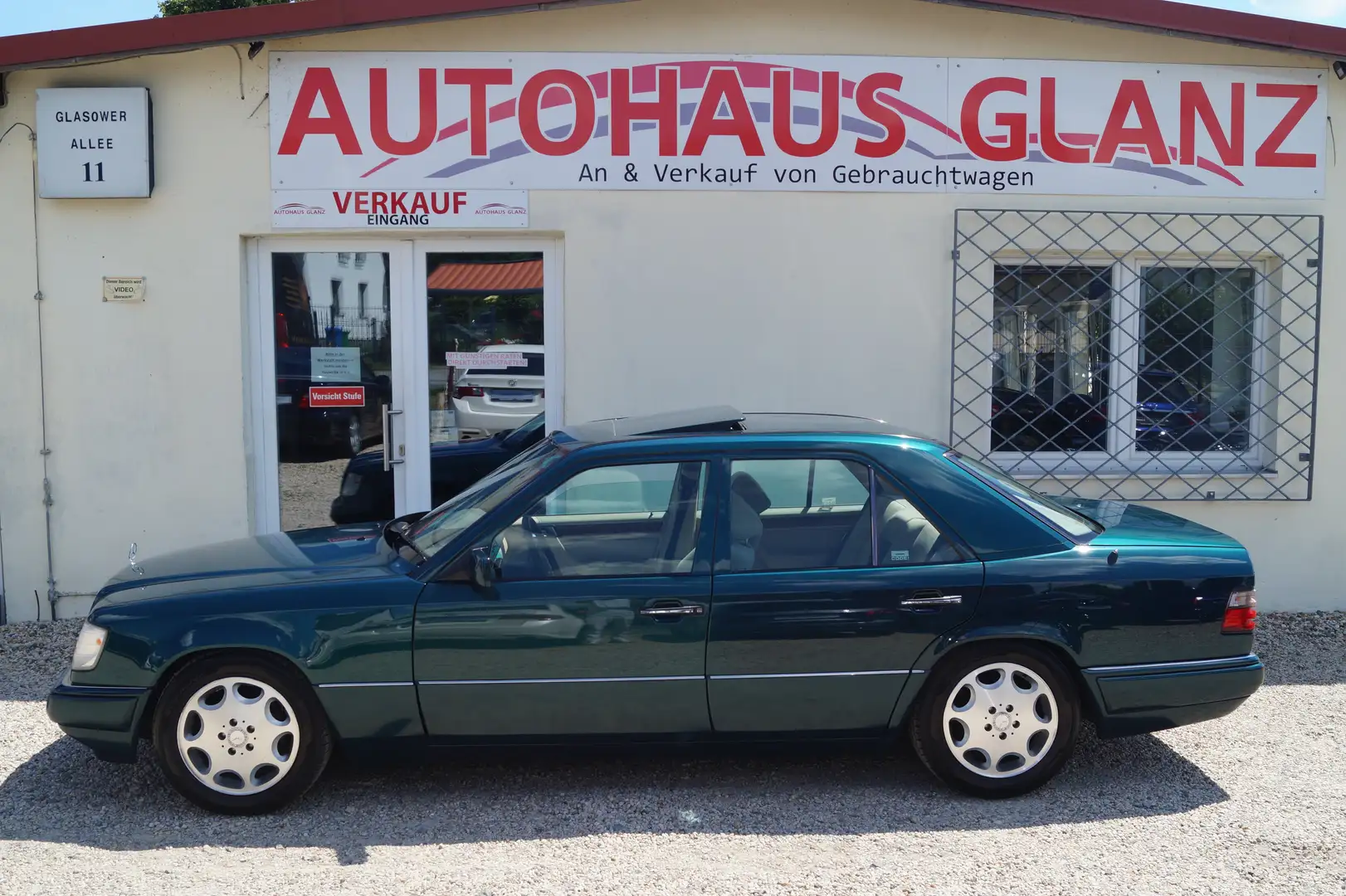Mercedes-Benz E 220 Automatik*Klima*SD*Top Zustand* Grün - 2
