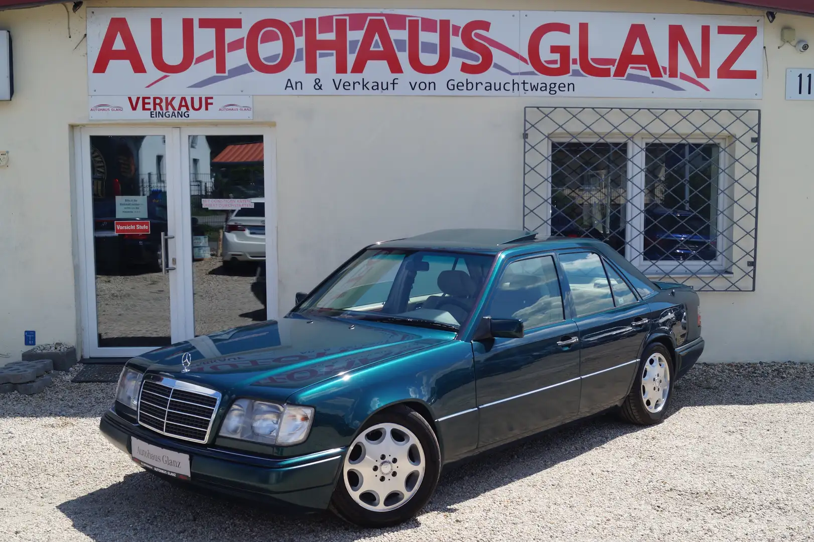 Mercedes-Benz E 220 Automatik*Klima*SD*Top Zustand* Grün - 1