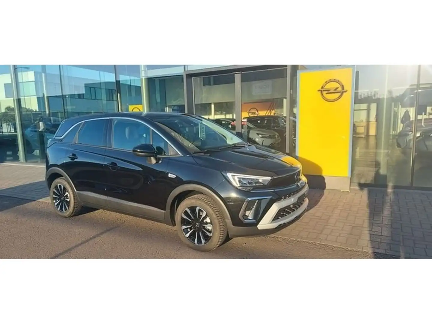 Opel Crossland 1.2T AT6 130 pk Elegance GPS, Camera, Park sensore Zwart - 1