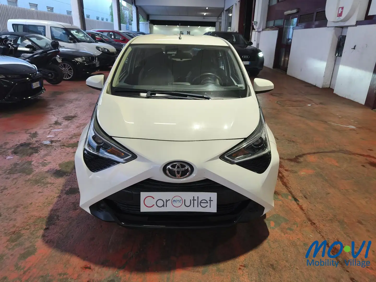 Toyota Aygo Aygo Connect 1.0 VVT-i 72CV 5 porte x-business Bianco - 2