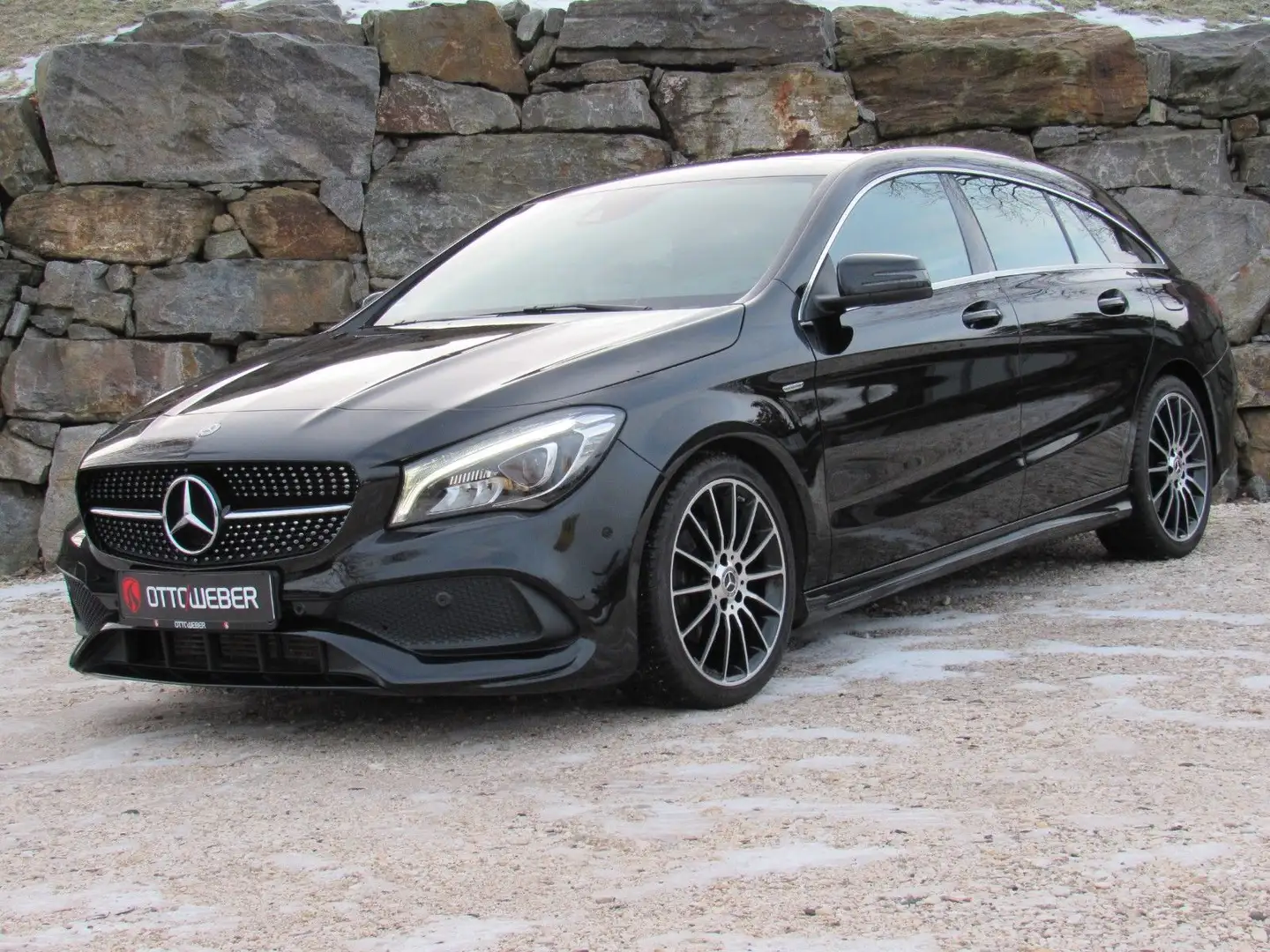 Mercedes-Benz CLA Shooting Brake CLA 200 Edition AMG Schwarz - 1