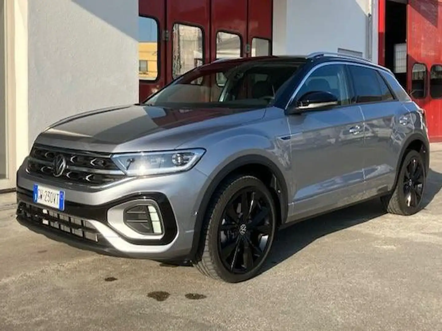Volkswagen T-Roc T-Roc 2.0 tdi R-Line 150cv dsg Plateado - 1