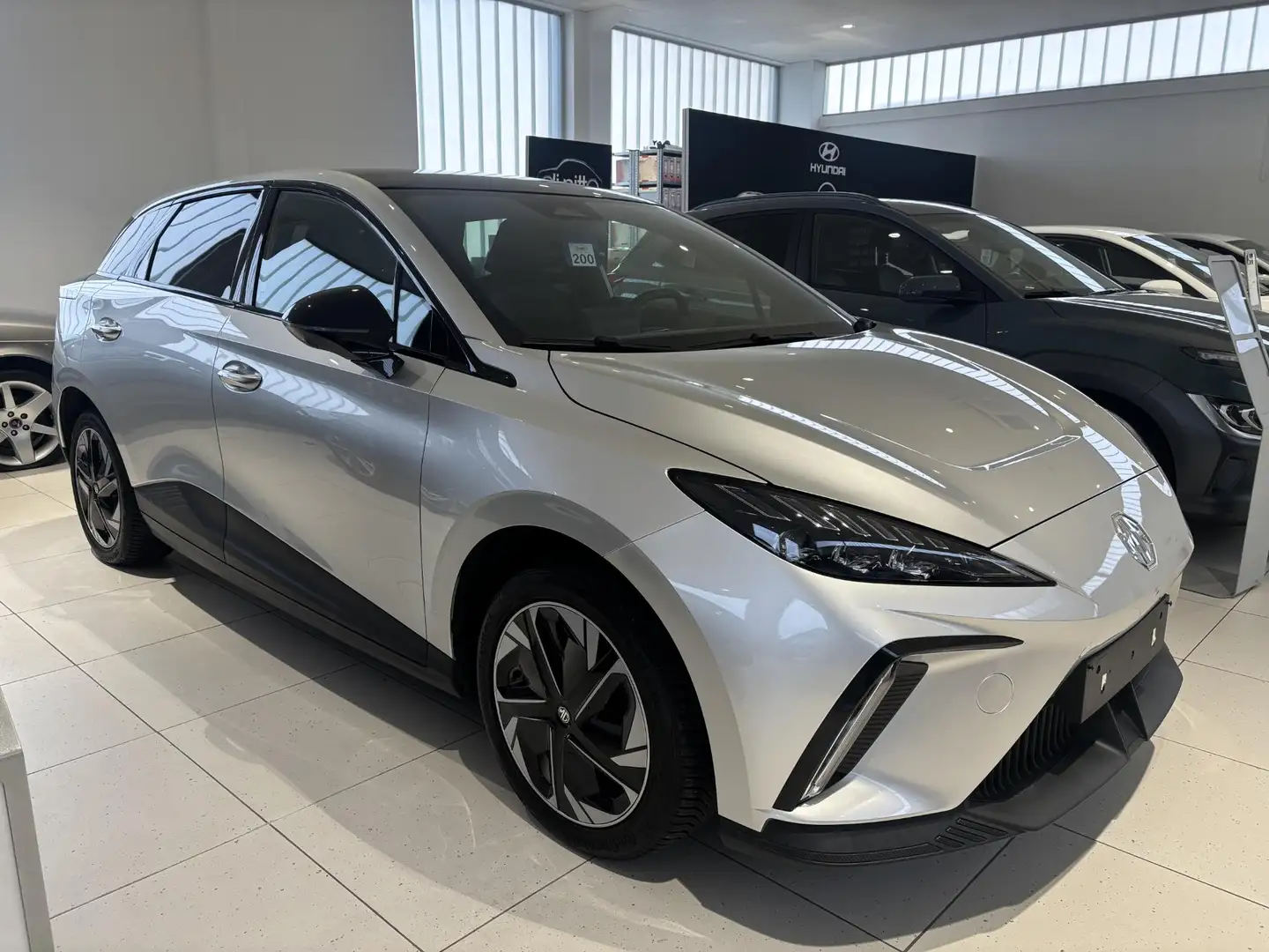 MG MG4 64 kWh Luxury Argent - 2