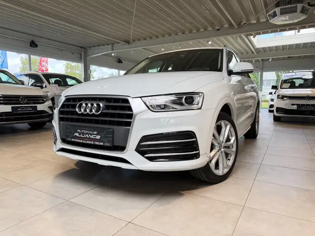 Audi Q3 2.0 TDI S-tronic sport * Xeon Plus * AHK * SHZ *