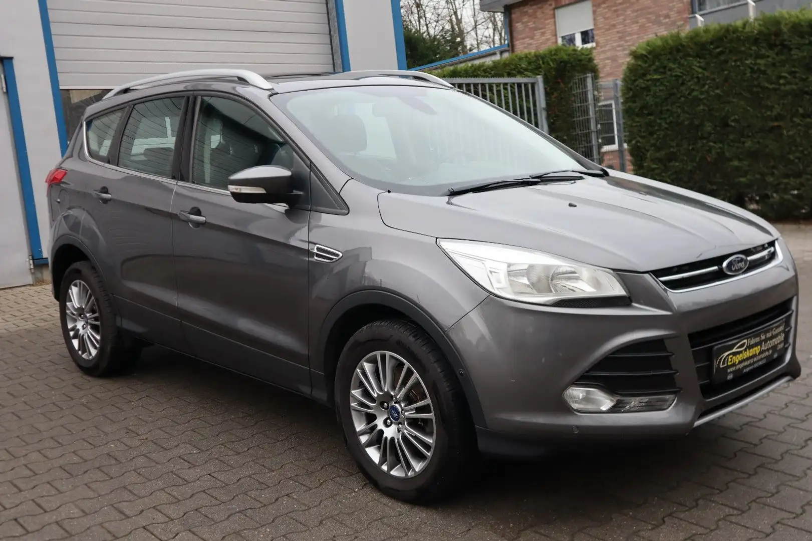 Ford Kuga 2.0 TDCI Titanium/LEDER/AHK/PANO/PDC/KEYLES Gris - 1
