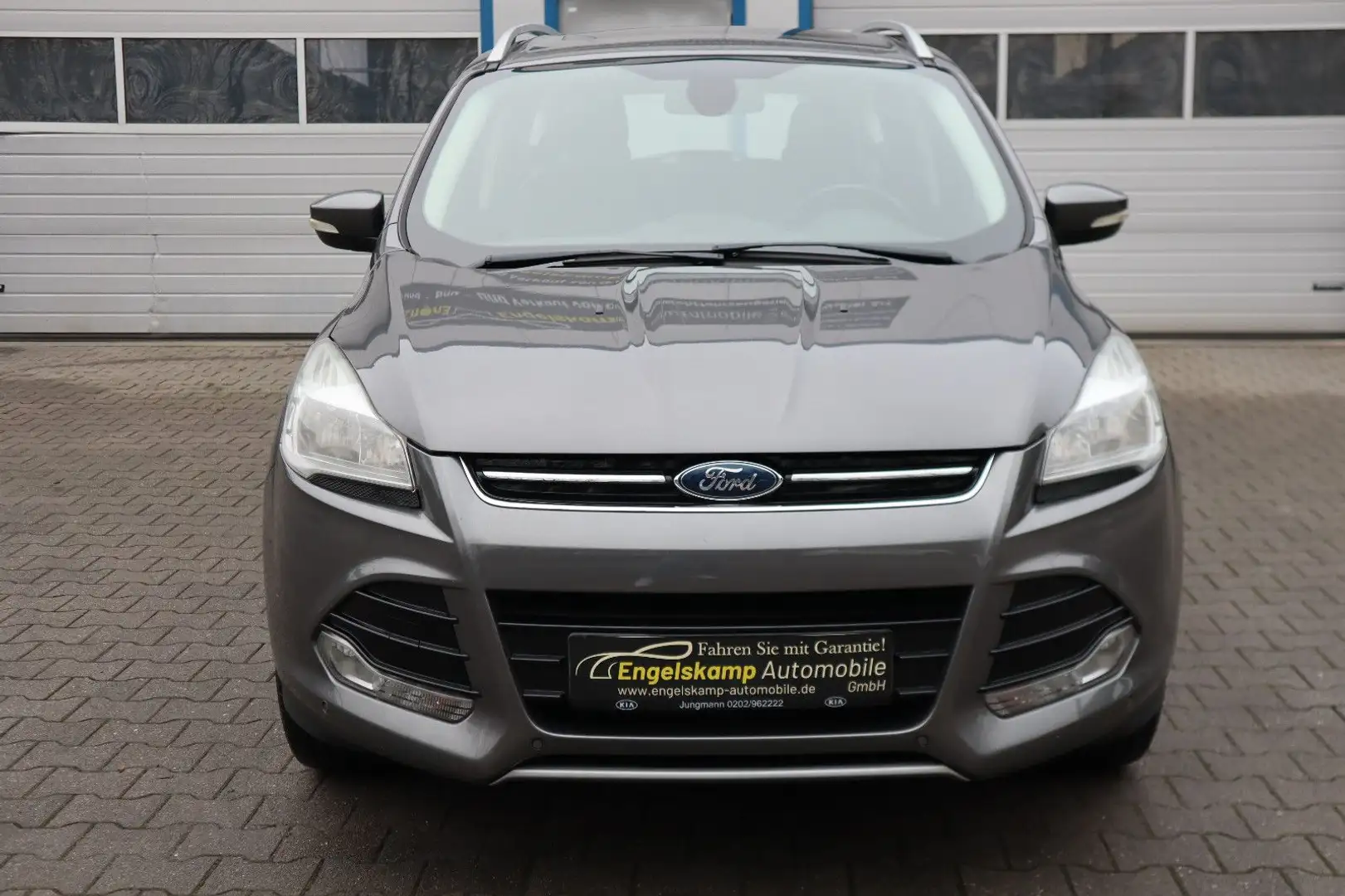 Ford Kuga 2.0 TDCI Titanium/LEDER/AHK/PANO/PDC/KEYLES Gris - 2