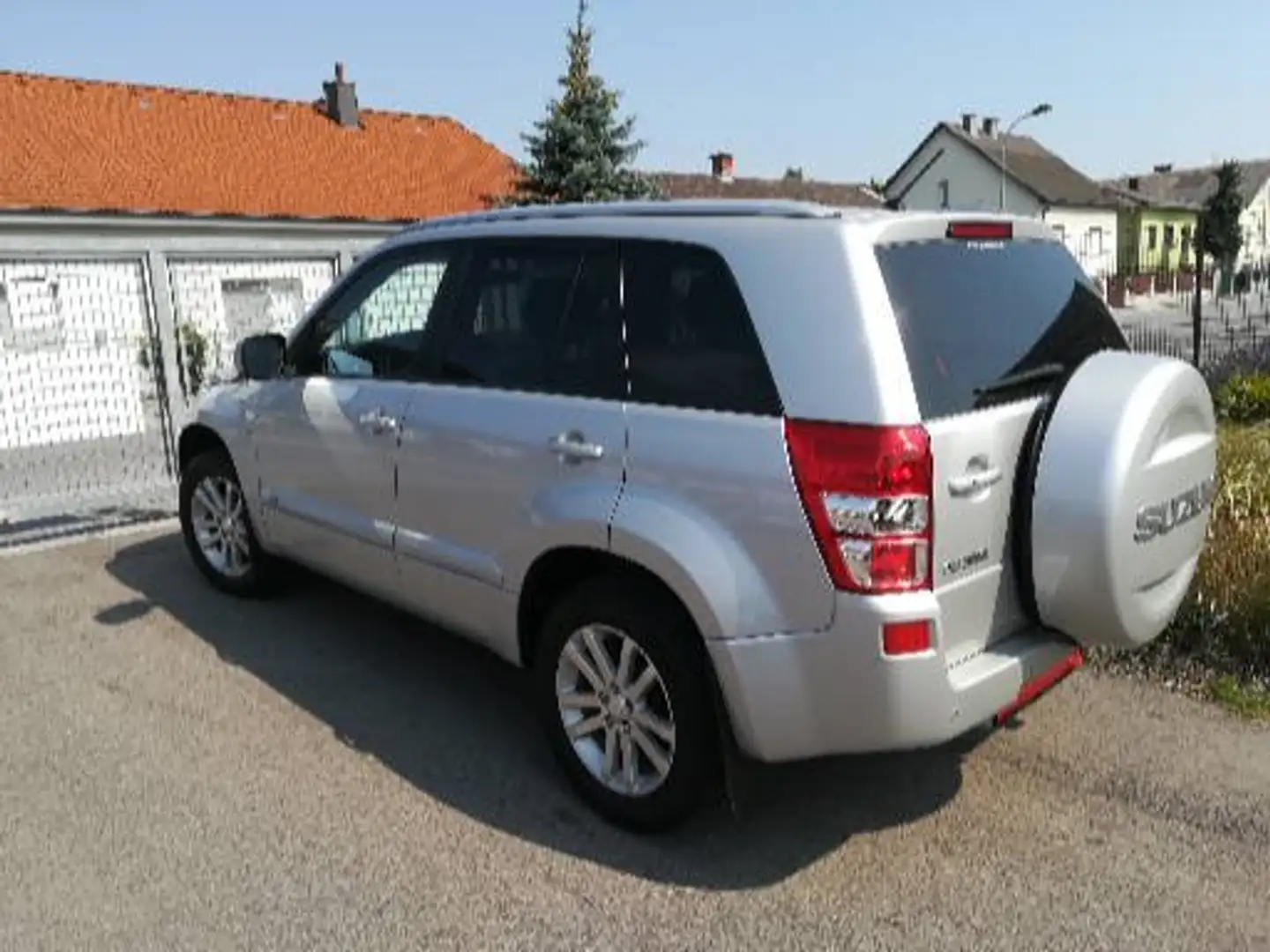 Suzuki Grand Vitara Grand Vitara 1,9 VX-A DDiS Freestyle Freestyle Silber - 1