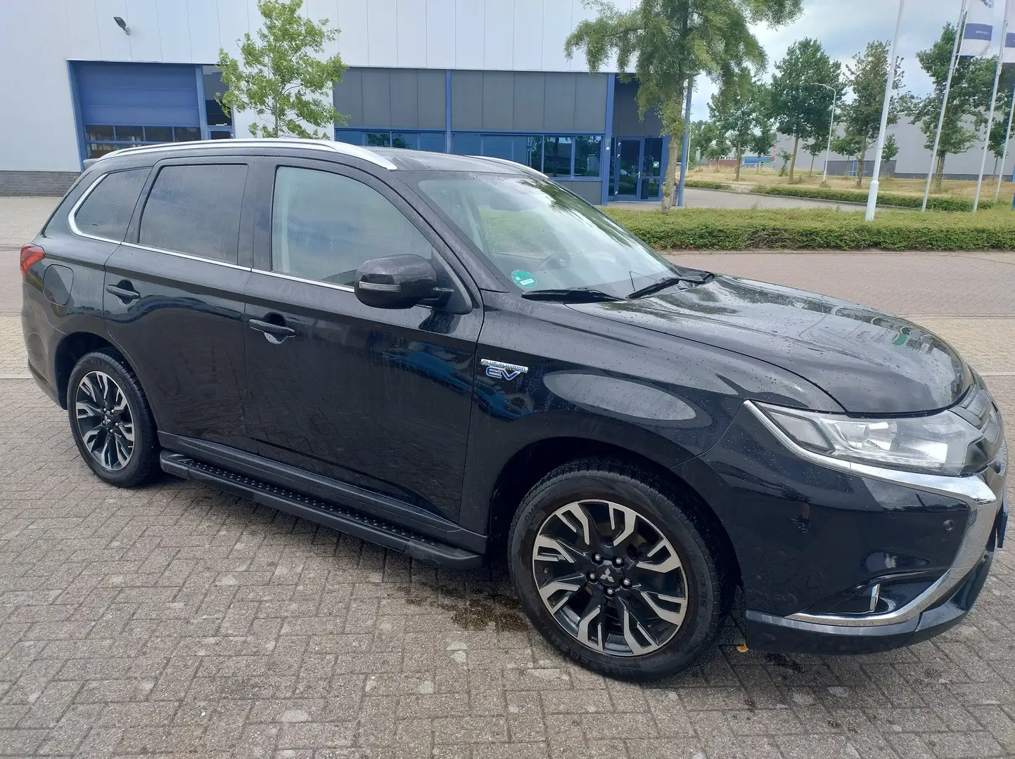 Mitsubishi Outlander Outlander 2.0 PHEV Exec. Edition Zwart - 2