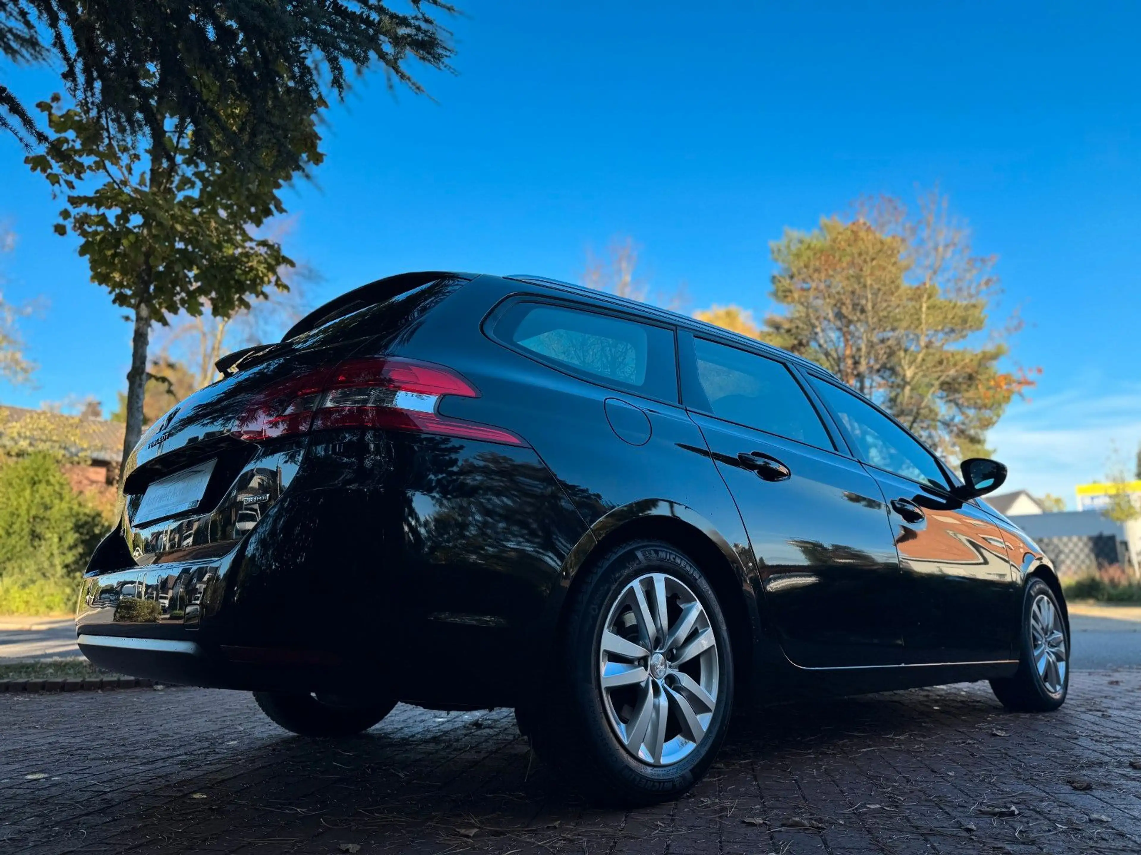 Peugeot 308 SW Active|Panorama|LED TFL|Navi|Kamera! — photo 7