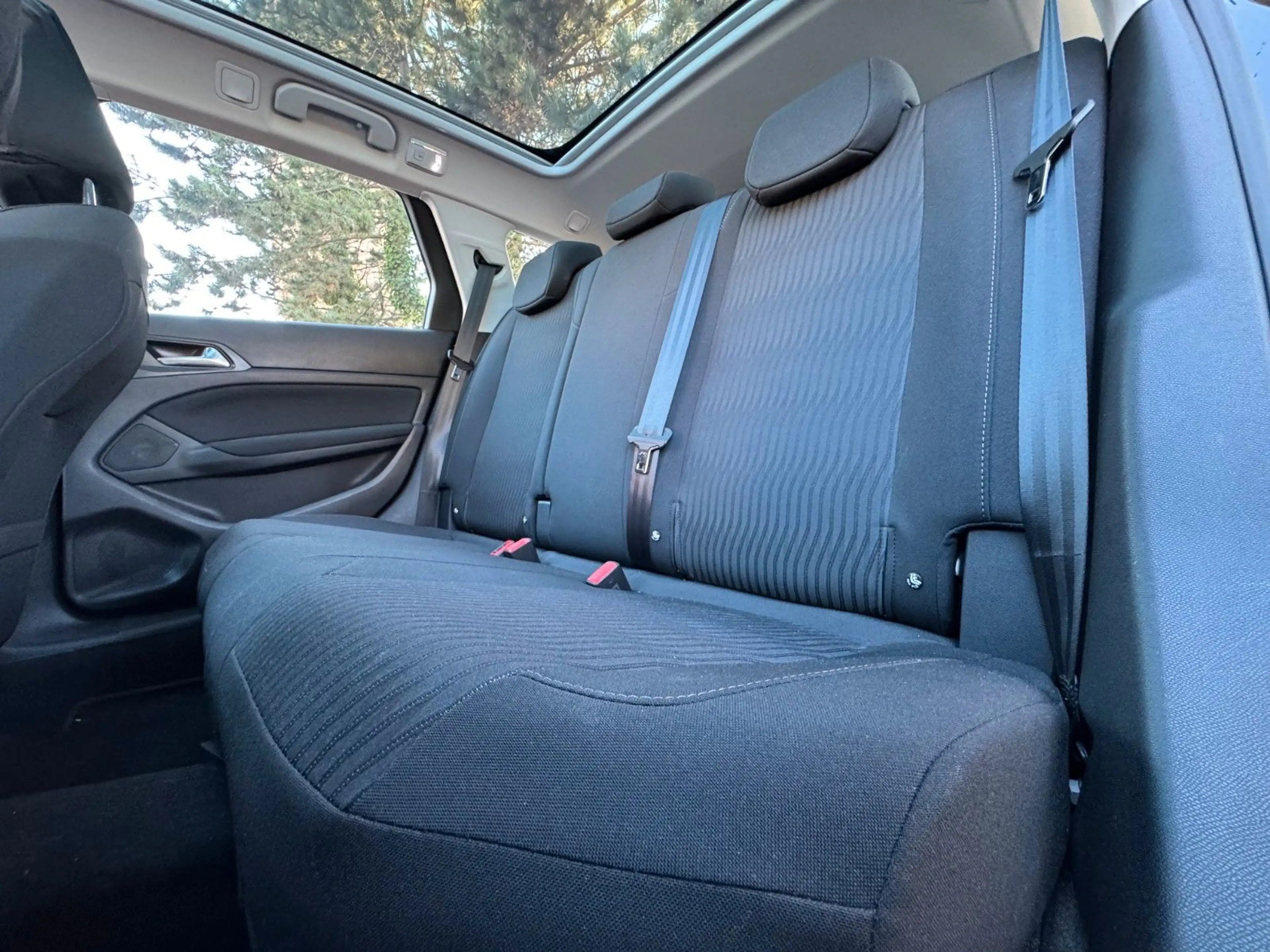 Peugeot 308 SW Active|Panorama|LED TFL|Navi|Kamera! — photo 13