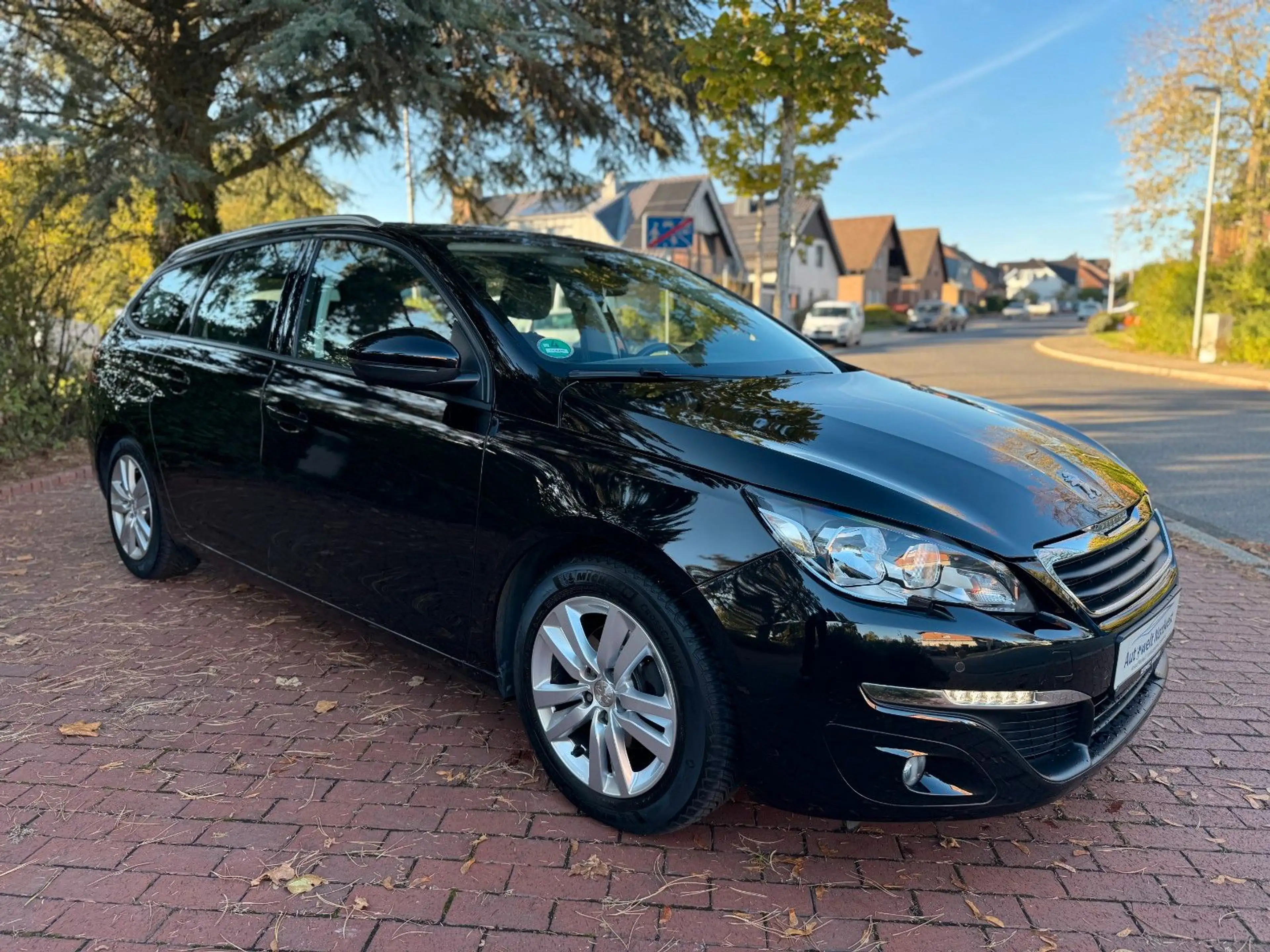 Peugeot 308 SW Active|Panorama|LED TFL|Navi|Kamera! — photo 9