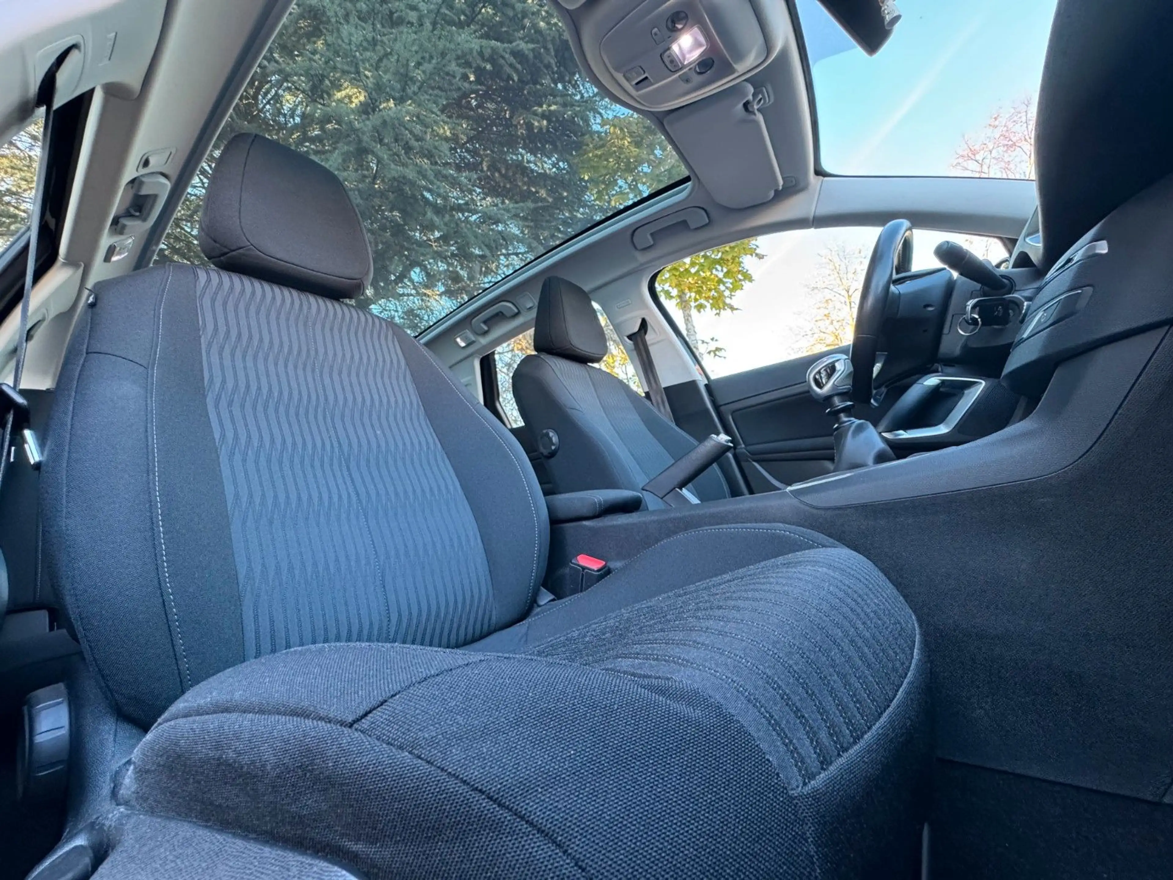 Peugeot 308 SW Active|Panorama|LED TFL|Navi|Kamera! — photo 15