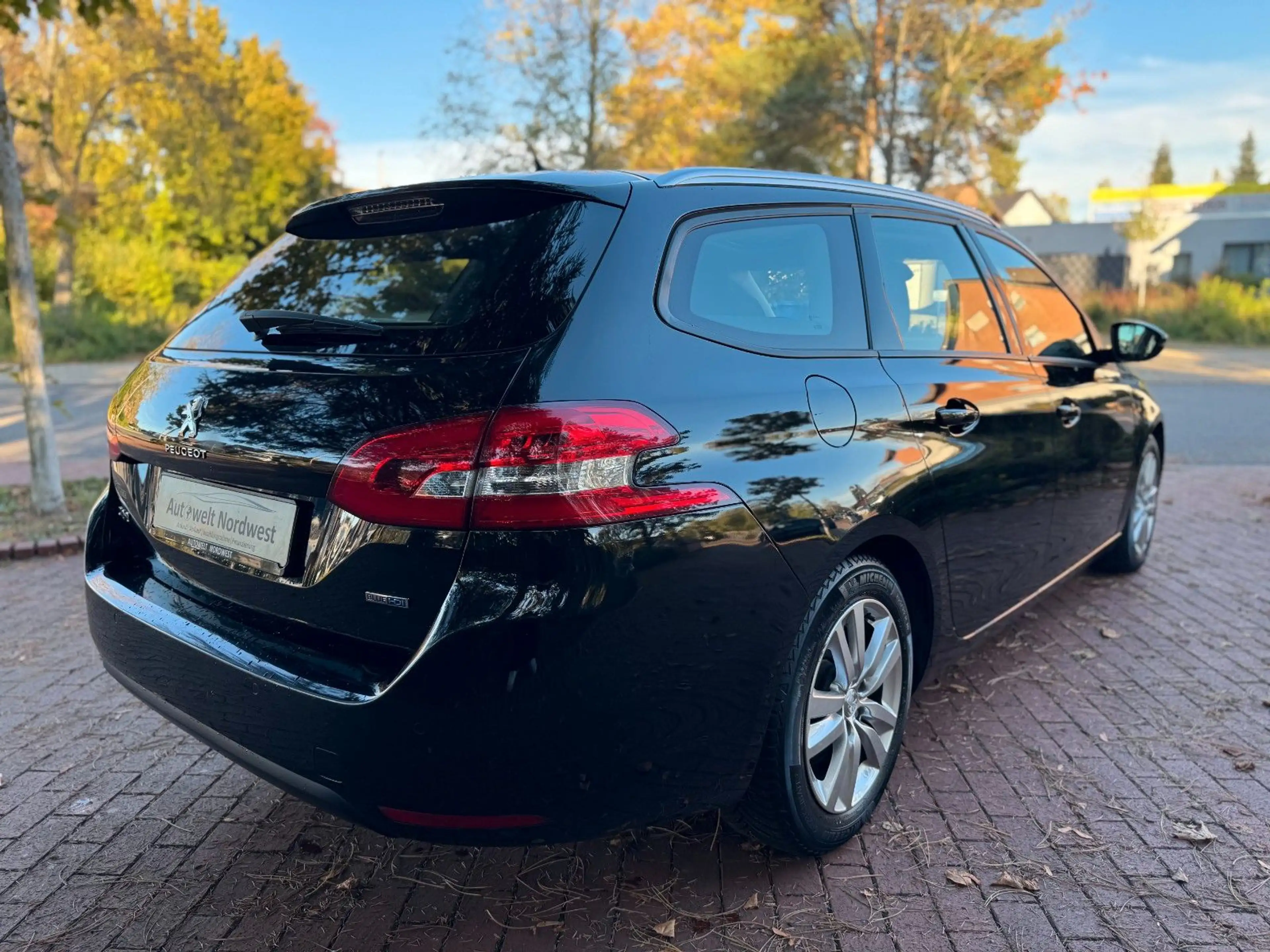 Peugeot 308 SW Active|Panorama|LED TFL|Navi|Kamera! — photo 6