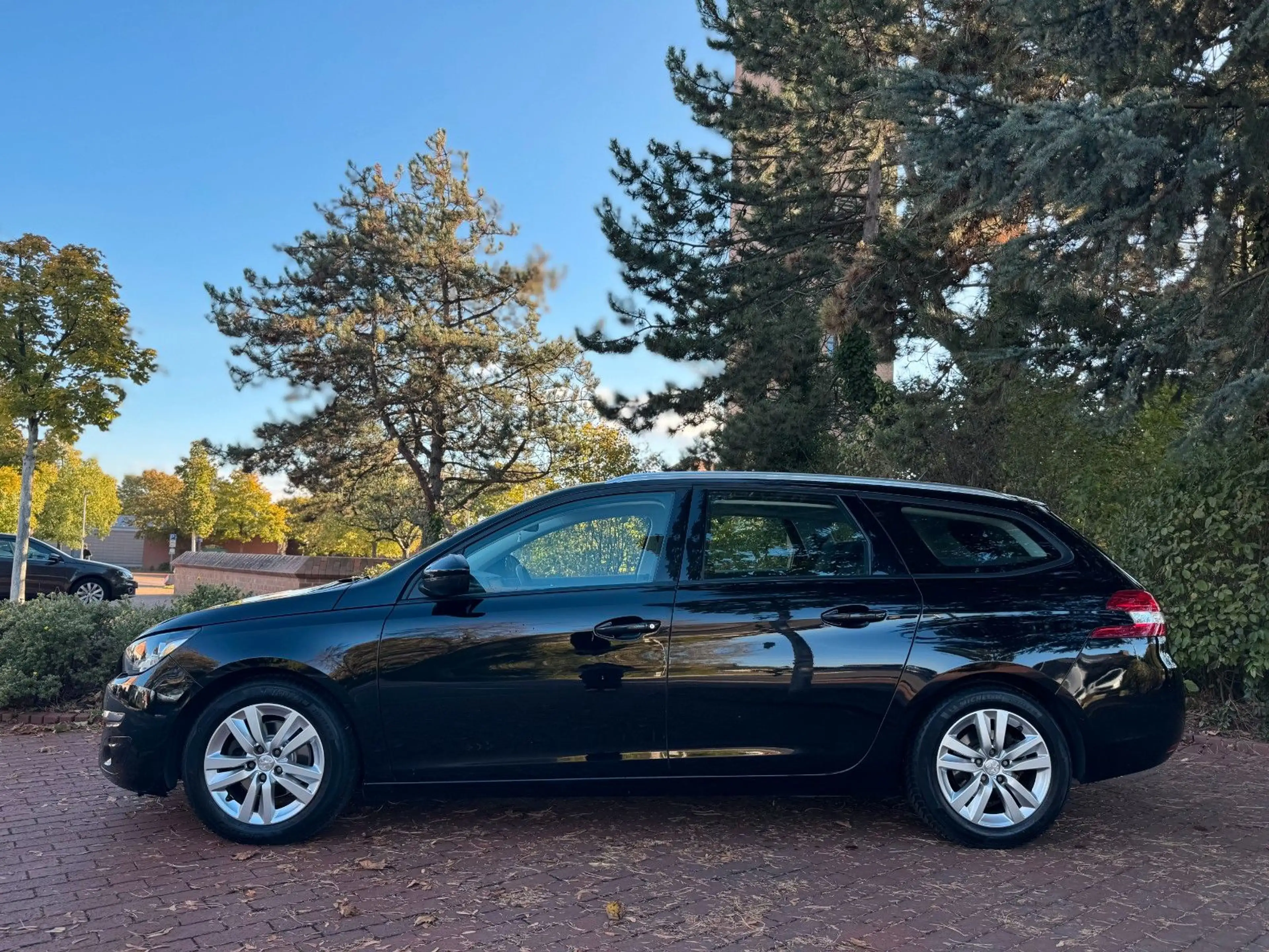 Peugeot 308 SW Active|Panorama|LED TFL|Navi|Kamera! — photo 2