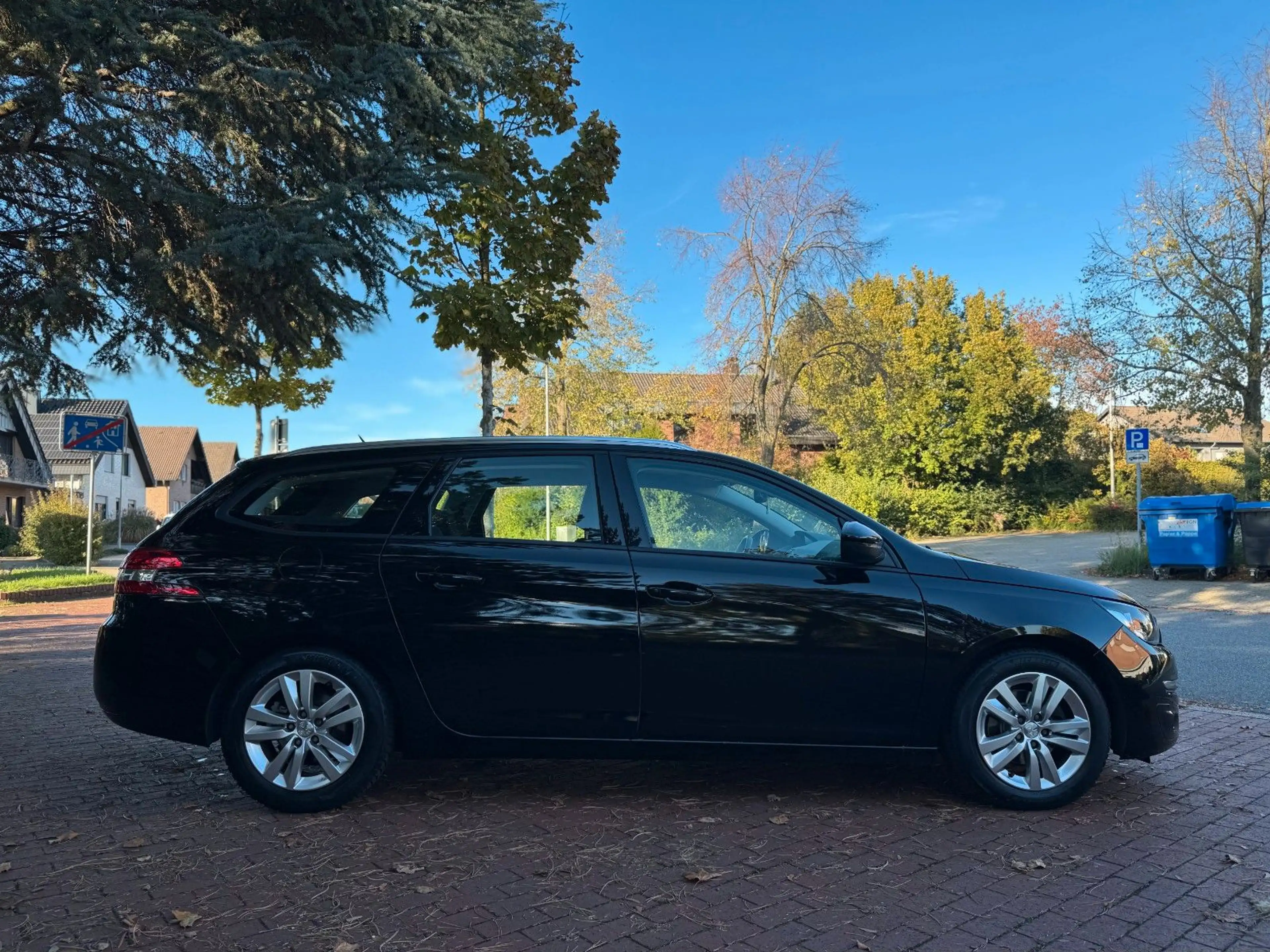Peugeot 308 SW Active|Panorama|LED TFL|Navi|Kamera! — photo 8