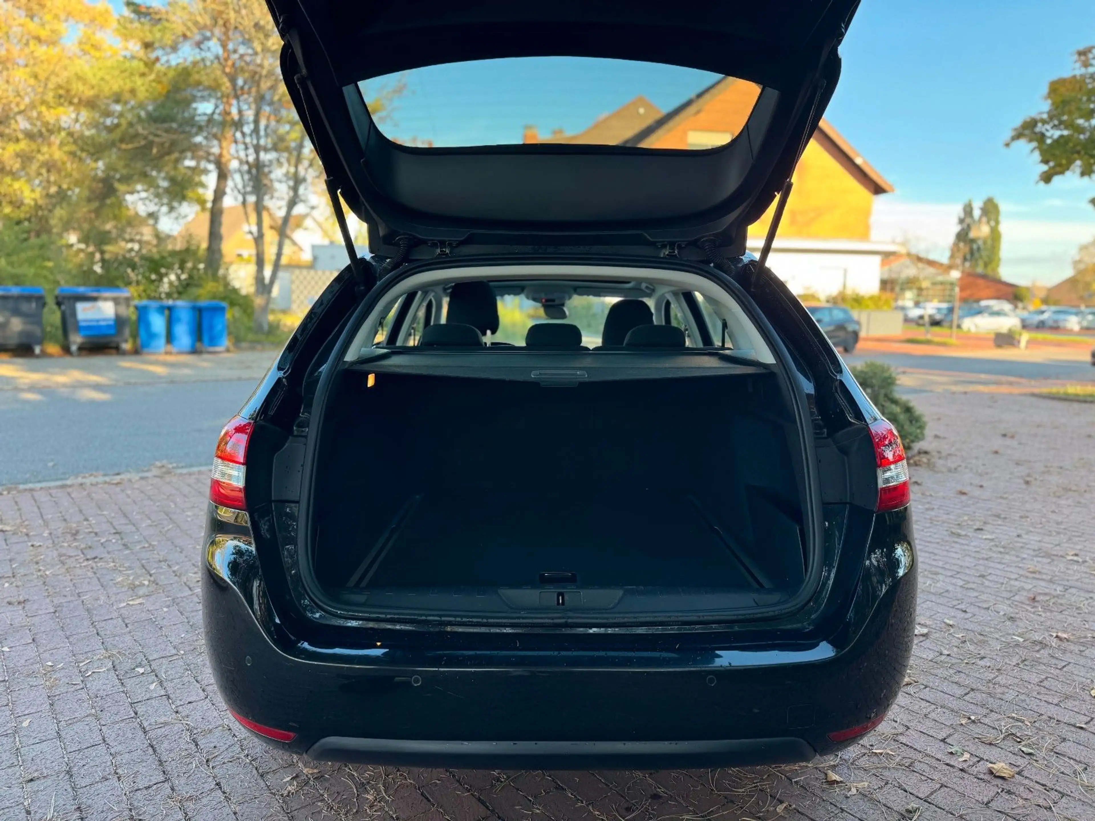 Peugeot 308 SW Active|Panorama|LED TFL|Navi|Kamera! — photo 5